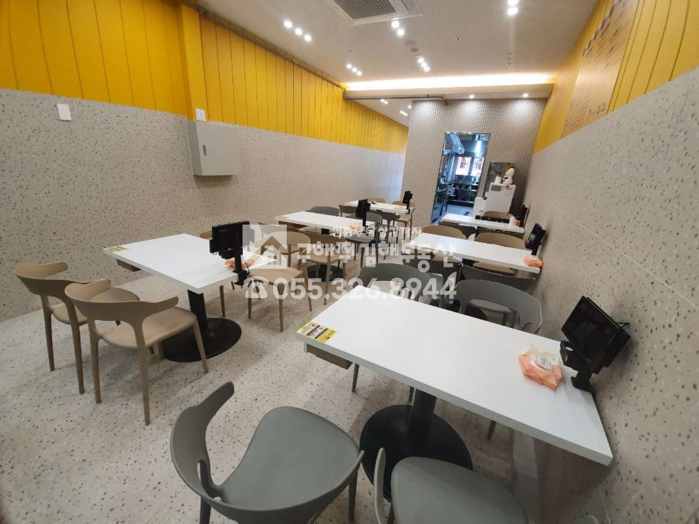 경남 김해시 장유동 사진에 보시는 것처럼 깔끔한 매장 시설비 1천정도(조율가능) 월세 매물번호 10296 사진 1